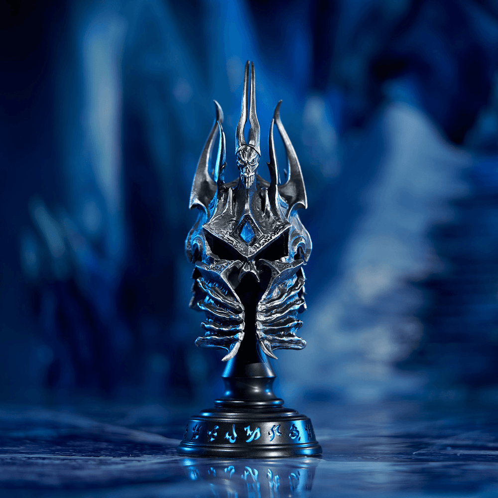 WORLD OF WARCRAFT HELM OF DOMINATION COLLECTOR'S EDITION REPLICA
