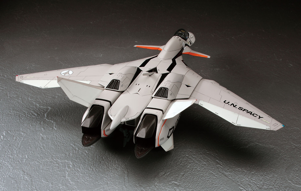 HASEGAWA 1:72 VF-11B THUNDERBOLT MACROSS PLUS