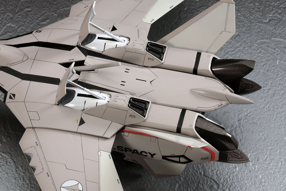 HASEGAWA 1:72 VF-11B THUNDERBOLT MACROSS PLUS