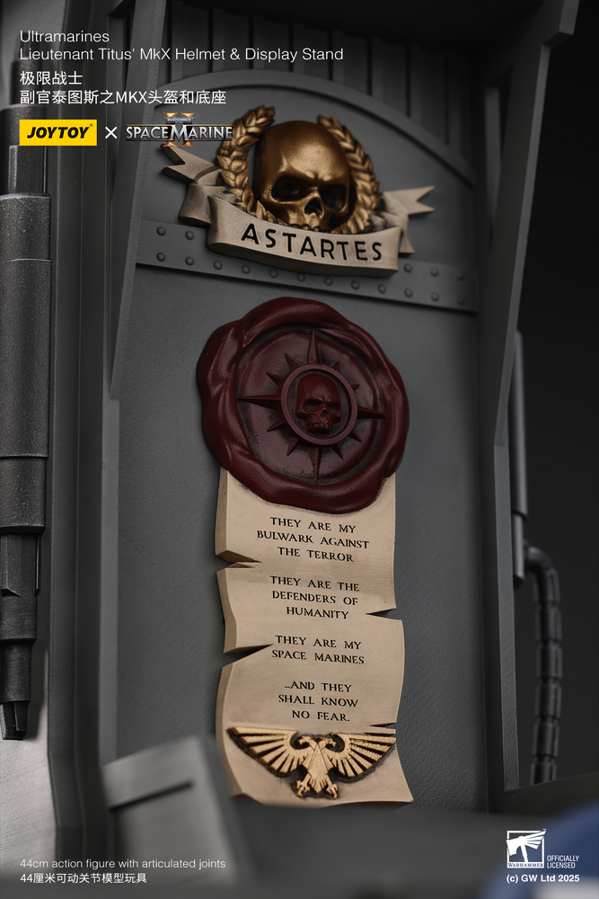 JOYTOY ULTRAMARINES LIEUTENANT TITUS' MKX HELMET & DISPLAY STAND