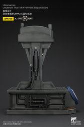 JOYTOY ULTRAMARINES LIEUTENANT TITUS' MKX HELMET & DISPLAY STAND