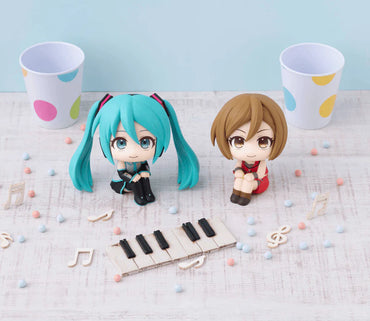 LOOKUP HATSUNE MIKU & MEIKO WITH GIFT