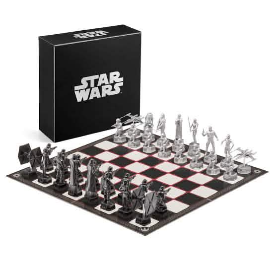 STAR WARS ORIGINAL TRILOGY CHESS SET